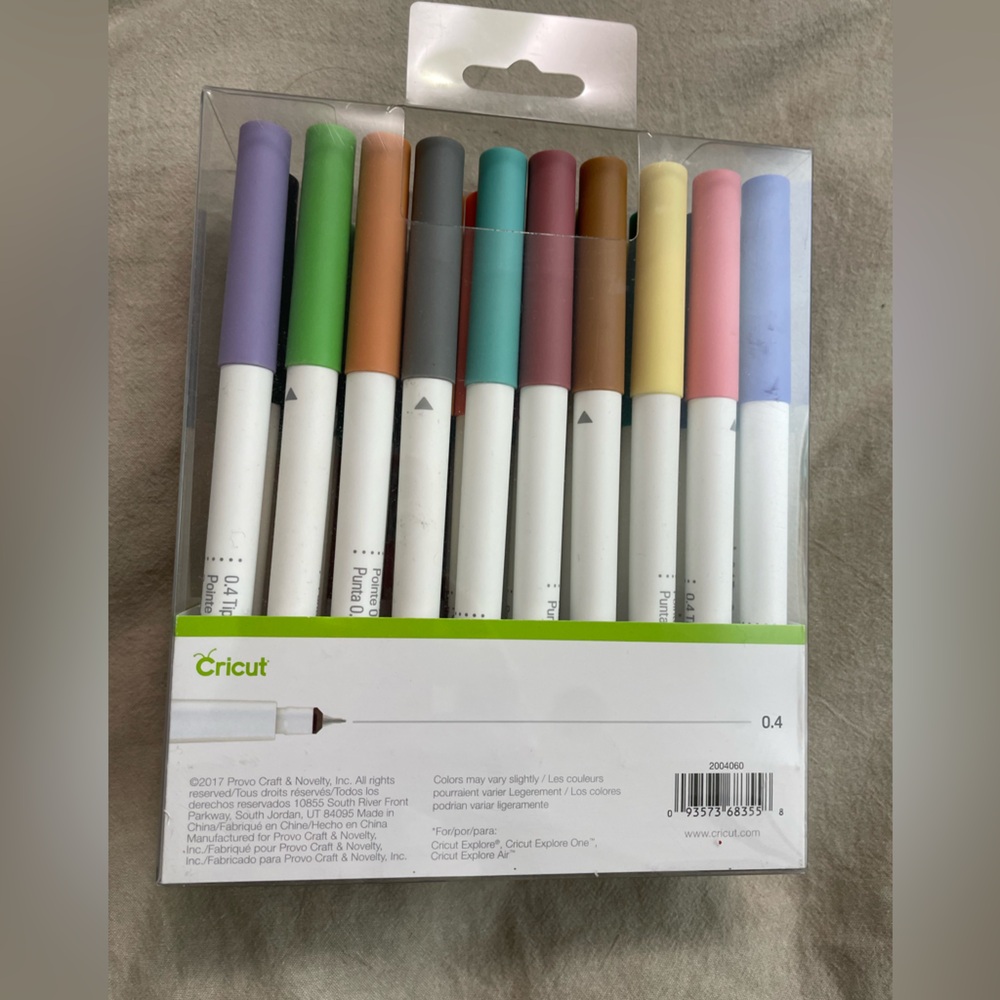 Cricut 30 Count Ultimate Fine Point Pen Set - Picture 3 of 5